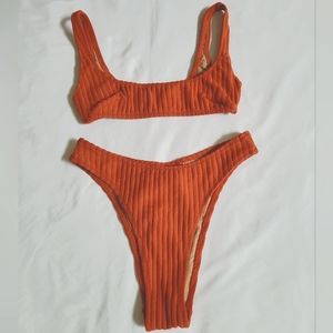 Matthew Bruch, two pieces swimwear